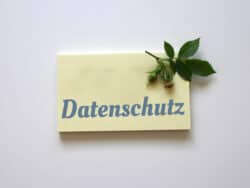 Schild mit Aufschrift "Datenschutz"